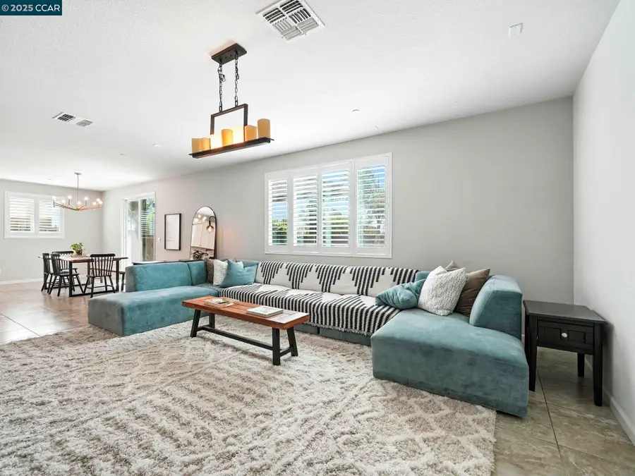 2433 Sanders Ln, Fairfield, CA 94533 - Image #2