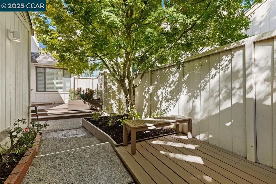 1875 Lamplight Ct, Walnut Creek, CA 94597 - Image #3