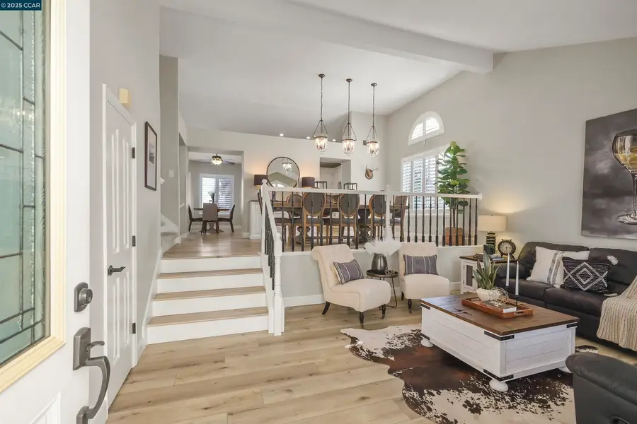 101 Silver Eagle Way, Vacaville, CA 95688 - Image #2