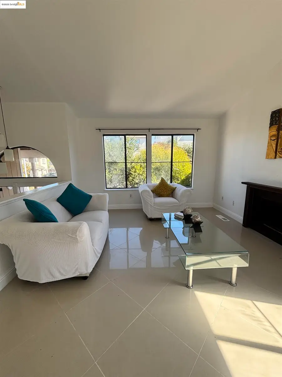 23049 Lakeridge Ave, Hayward, CA 94541 - Image #3