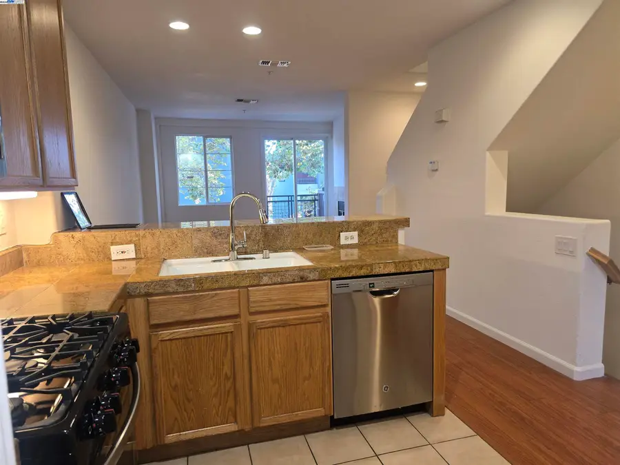 706 City Walk Pl #2, Hayward, CA 94541 - Image #3