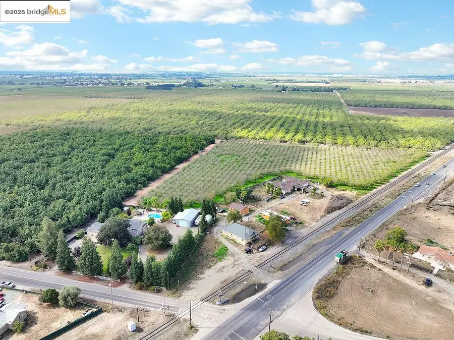 8190 French Camp Dr, Manteca, CA 95336 - Image #2