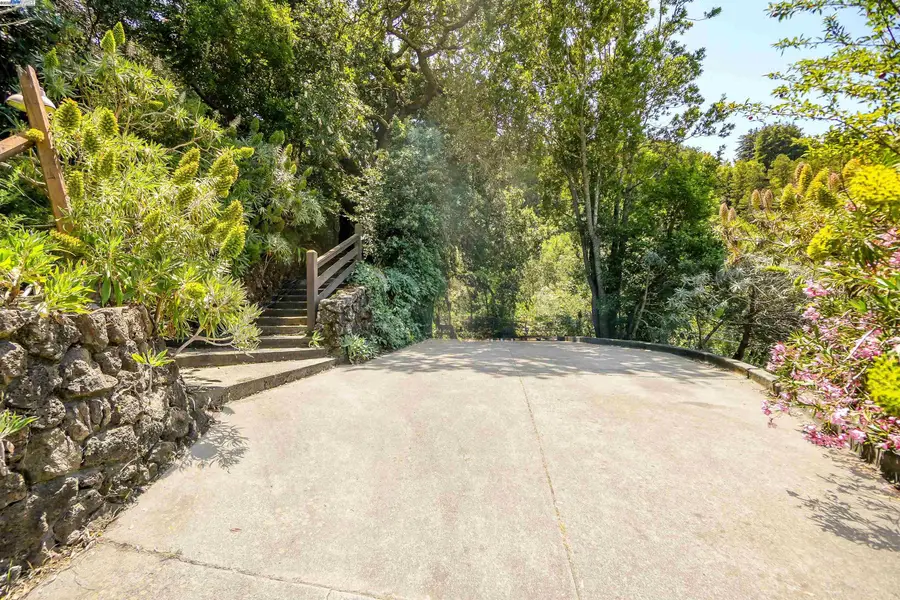 21 Red Rock Way, San Rafael, CA 94903 - Image #2