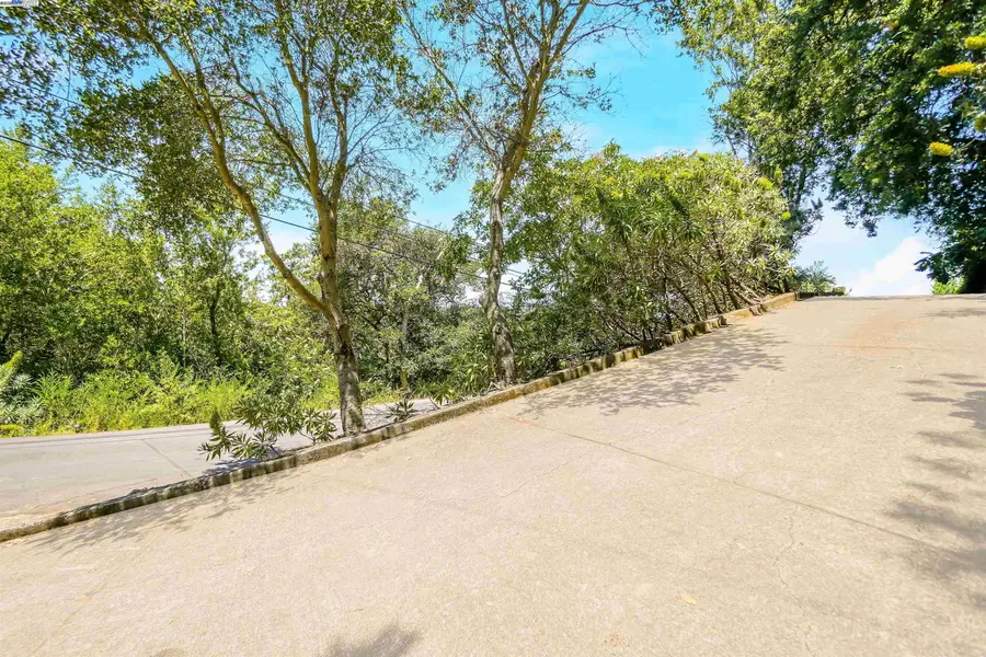 21 Red Rock Way, San Rafael, CA 94903 - Image #3