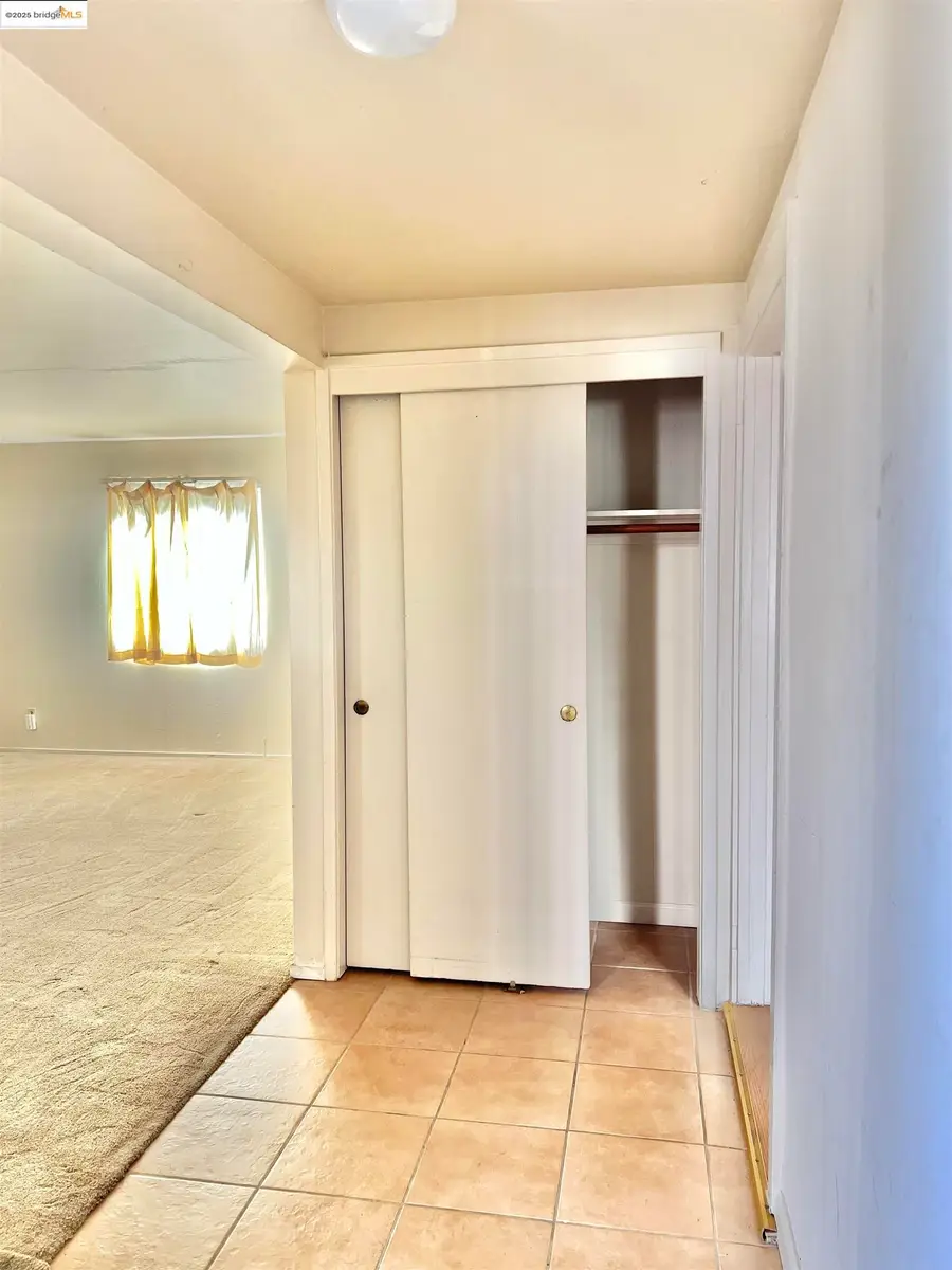 9719 Holly St, Oakland, CA 94603 - Image #2