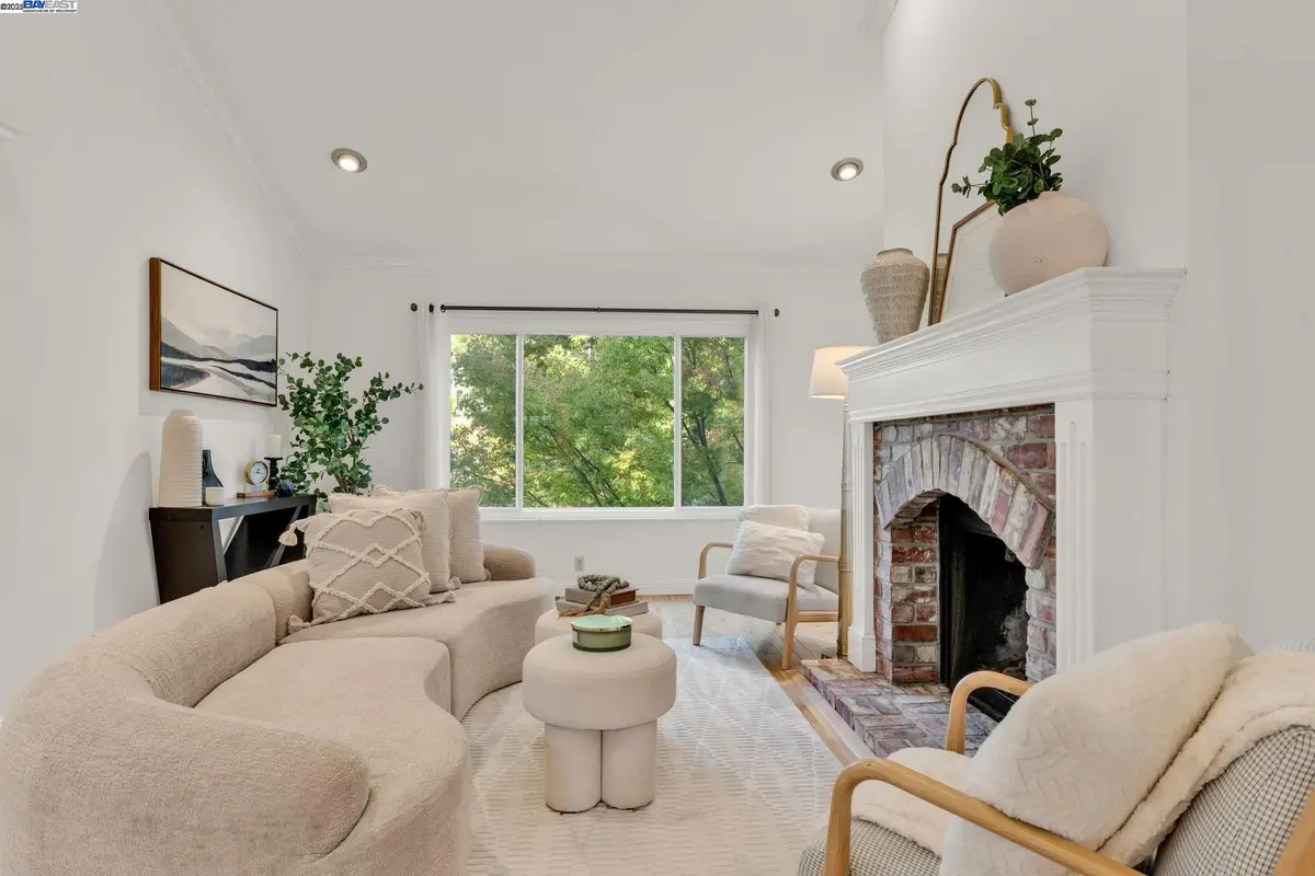 394 Camelback Rd, Pleasant Hill, CA 94523 - Image #1