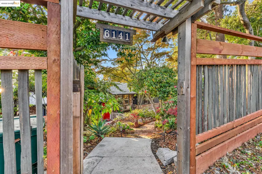 6141 Merriewood Dr, Oakland, CA 94611 - #2