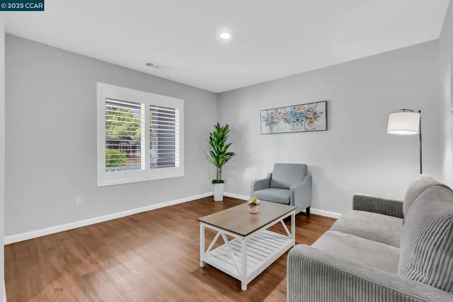 432 Red Robin Dr, Patterson, CA 95363 - Image #3