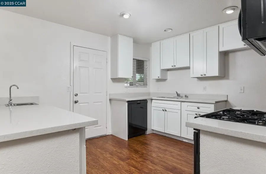 1878 Southwood Dr, Vacaville, CA 95687 - Image #3