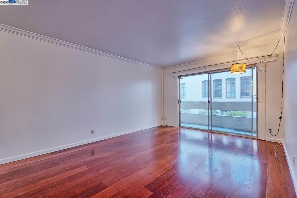 151 Lakeside Dr #213, Oakland, CA 94612 - Image #1