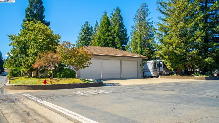 3208 Bonanza Dr, Cameron Park, CA 95682 - Image #3