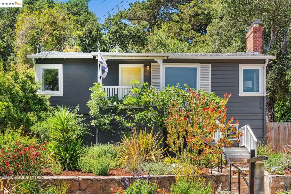 7069 Saroni Dr, Oakland, CA 94611 - Image #1