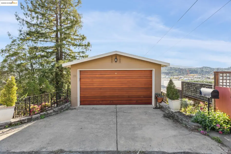 28 Marina Court Dr, San Rafael, CA 94901 - Image #2