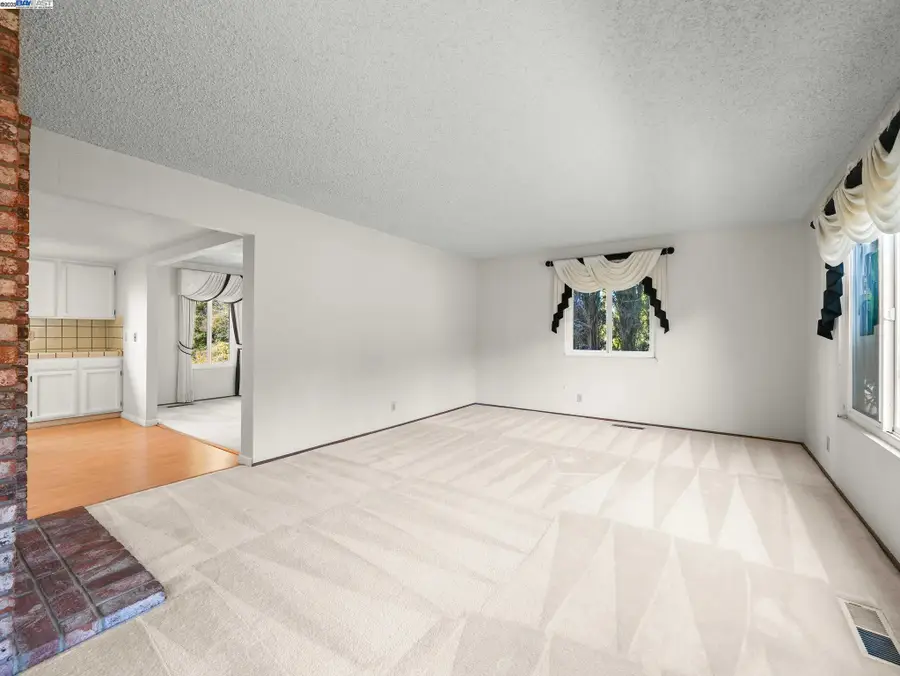 1800 Weir Dr, Hayward, CA 94541 - Image #3