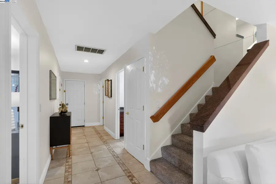 7210 Valley View Ct, Pleasanton, CA 94588 - Image #3