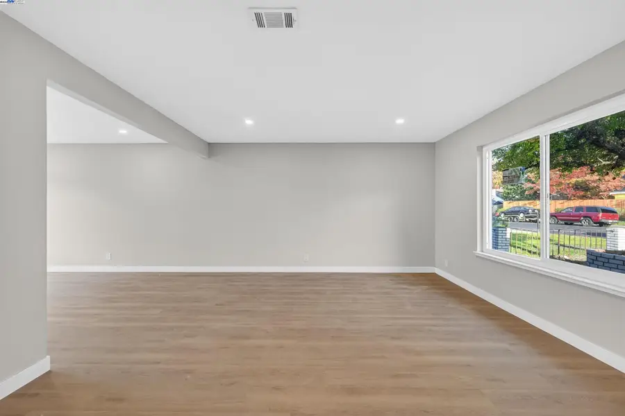 312 Lance Dr, Vacaville, CA 95687 - Image #2