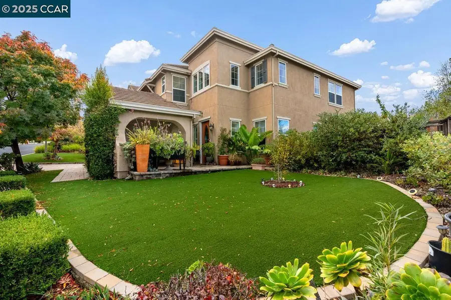 995 Rosehedge Ct, Concord, CA 94521 - Image #3