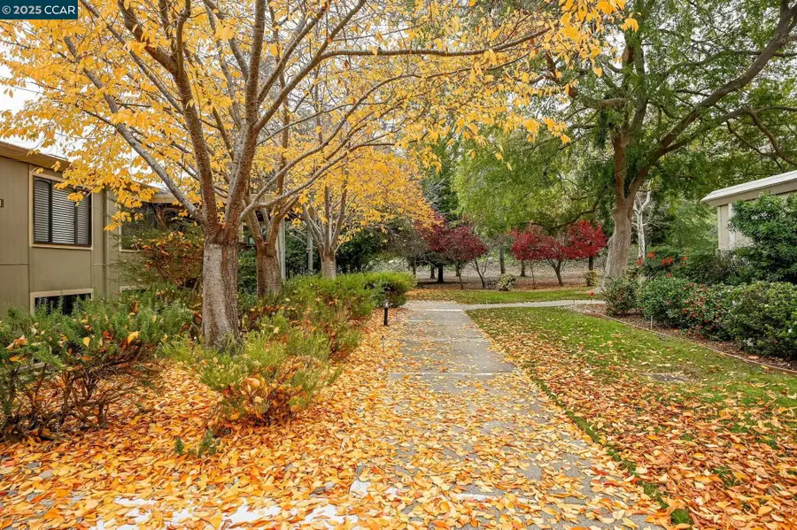 1131 Oakmont Drive #6, Walnut Creek, CA 94595 - Image #2