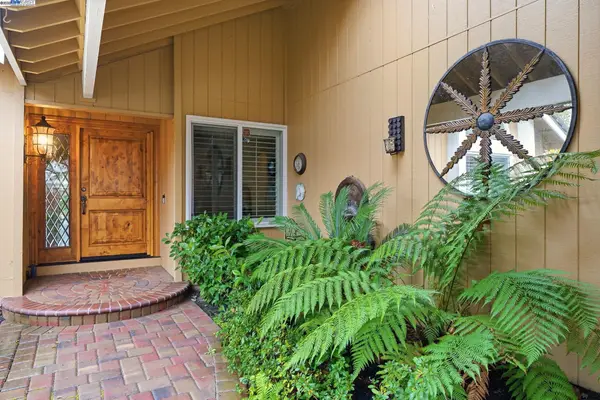 66 Oakridge Ct, Danville, CA 94526