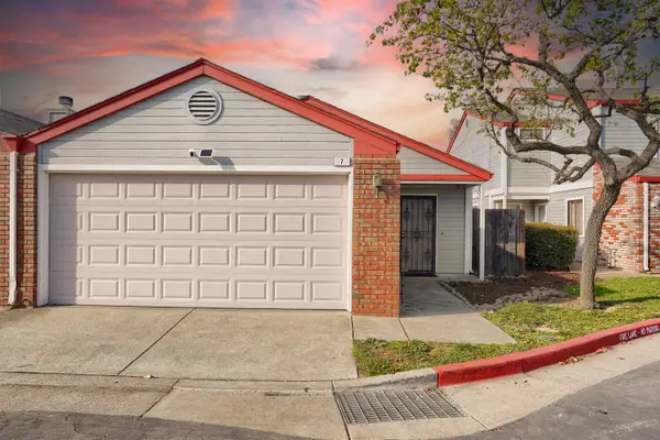 7 Town Square Pl, Oakland, CA 94603