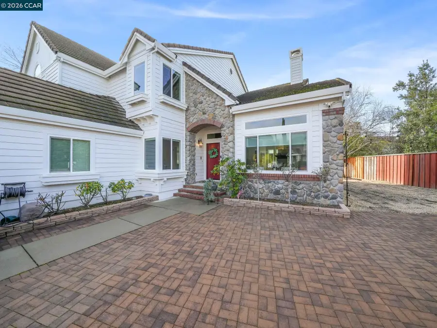 376 Blue Oak Ln, Clayton, CA 94517 - Image #3