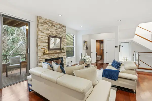 10900 Lucky Oak St, Cupertino, CA 95014