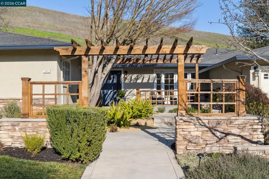 1211 Larch Avenue, Moraga, CA 94556 - Image #2