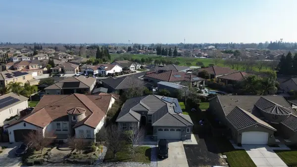 1110 Clearwater Creek Blvd, Manteca, CA 95336