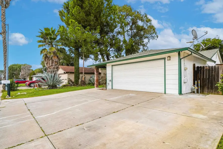 1110 Amaretto Dr, Tracy, CA 95376 - Image #2