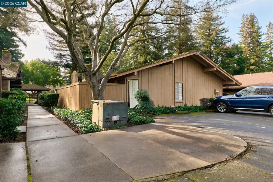 2489 American River Dr, Sacramento, CA 95825 - Image #3