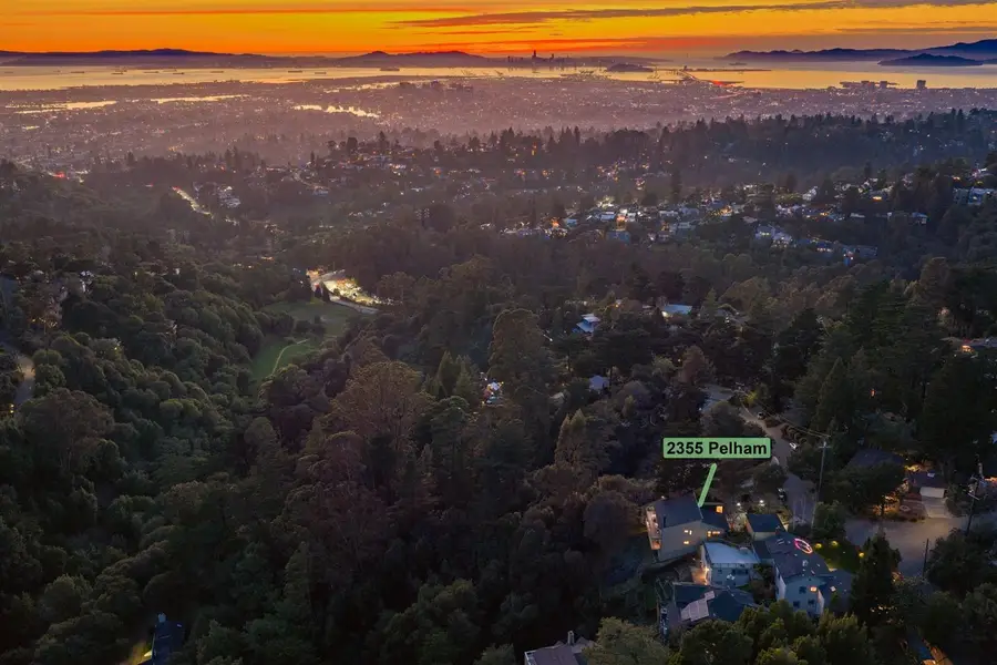 2355 Pelham Pl, Oakland, CA 94611 - Image #2