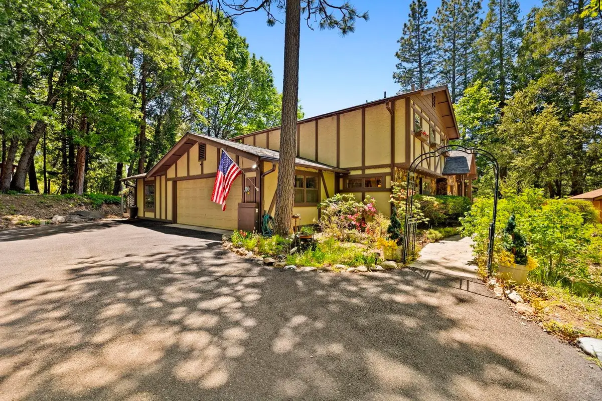 23451 Lakewood Dr, Twain Harte, CA 95383 - Image #1