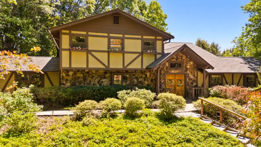 23451 Lakewood Dr, Twain Harte, CA 95383 - Image #2