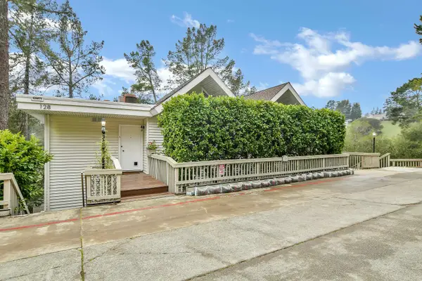 128 Ascot Ct #C, Moraga, CA 94556