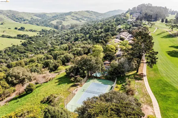 407 Vista Heights Rd, El Cerrito, CA 94530