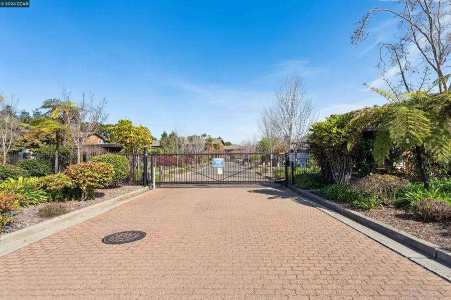 405 Centre Ct, Alameda, CA 94502 - #2