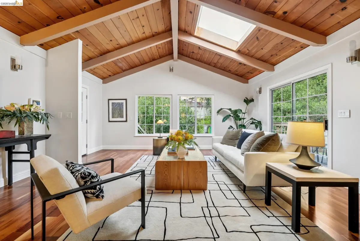 6785 Aitken Dr, Oakland, CA 94611 - #1