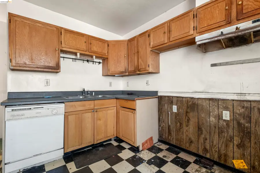 464 42nd St, Oakland, CA 94609 - #3