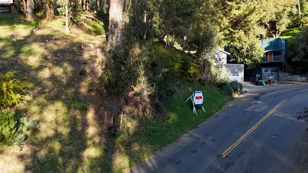 5847 Ascot Dr, Oakland, CA 94611