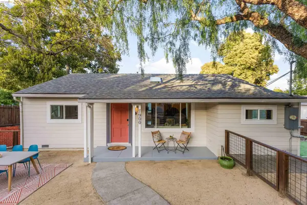 7900 Greenly Dr, Oakland, CA 94605