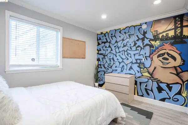 527 Chester St, Oakland, CA 94607