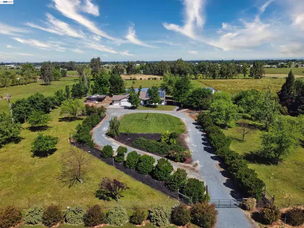 11709 Quiggle Rd, Herald, CA 95638