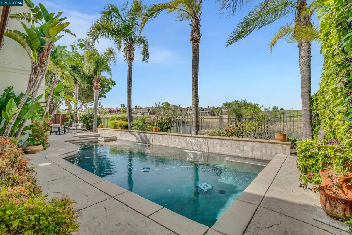 389 Roundhill Dr, Brentwood, CA 94513 - #1