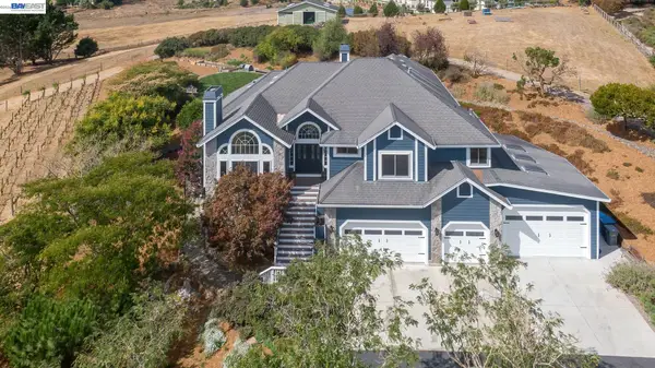 228 Stowring Rd, Petaluma, CA 94952