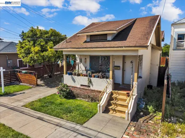 3208 Washington St, Alameda, CA 94501
