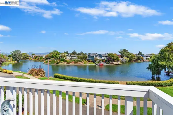 137 Parfait Ln, Alameda, CA 94502