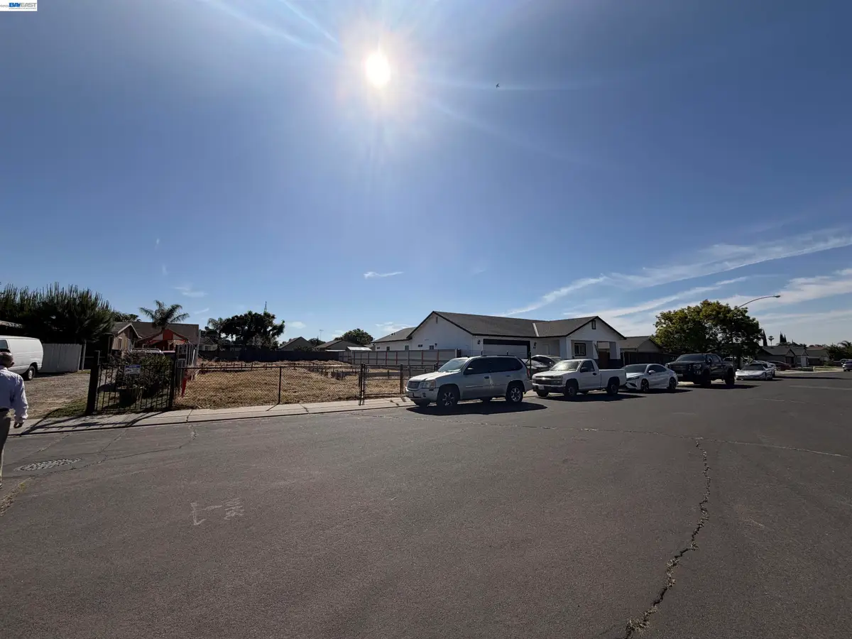 410 Montague Ct, Modesto, CA 95351 - #1