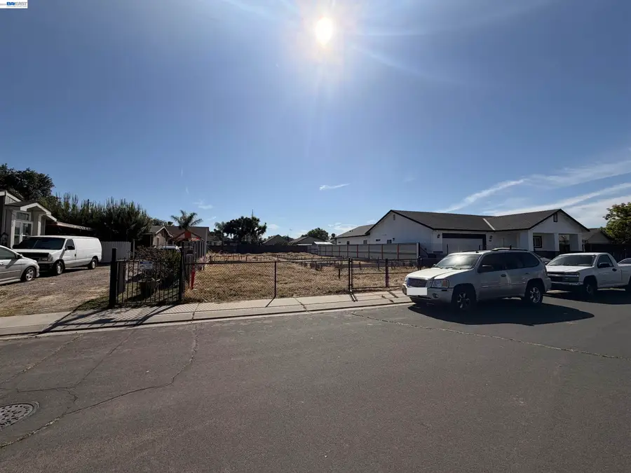 410 Montague Ct, Modesto, CA 95351 - #2