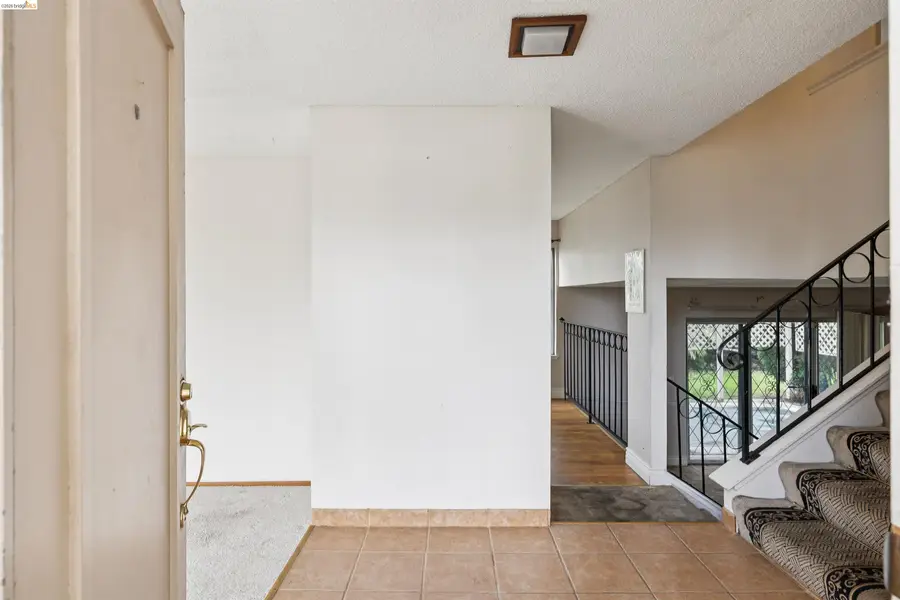 7360 Meadowgate Dr, Sacramento, CA 95823 - #3