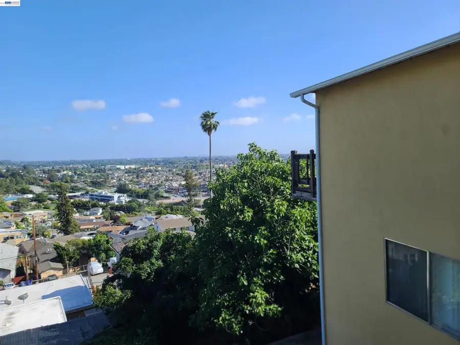 2091 Altamont Rd, Castro Valley, CA 94578 - #2